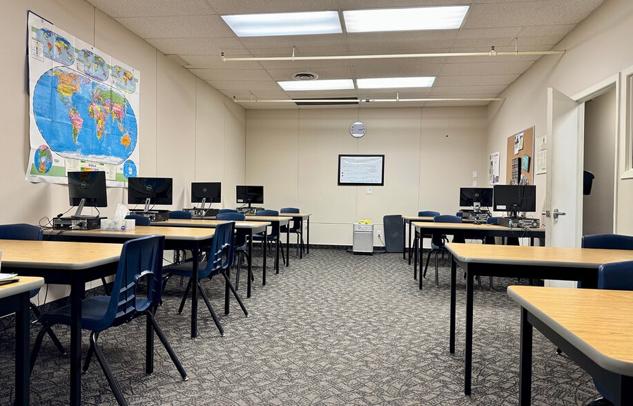 431 Thames Ave, Winnipeg, MB for lease - Interior Photo - Image 2 of 20