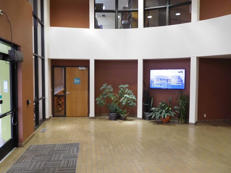 1144 Gateway Loop, Springfield, OR for lease - Building Photo - Image 3 of 8