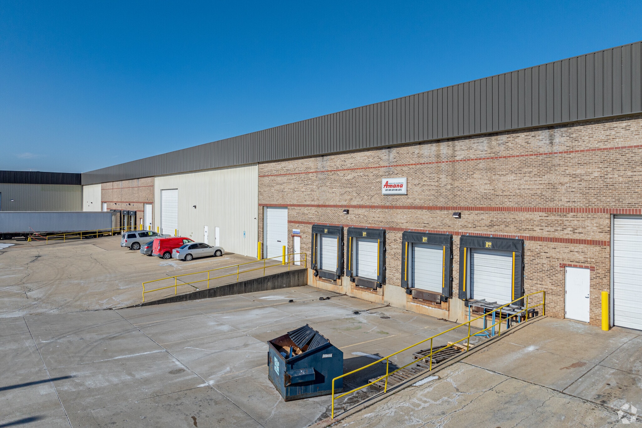 500 & 511 Oak Leaf Ct, Joliet, IL for lease Primary Photo- Image 1 of 13