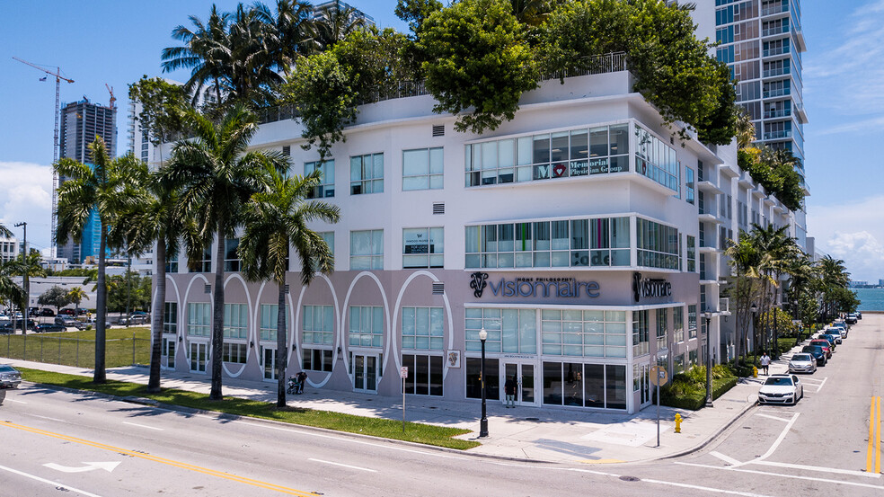 Bureau dans Miami, FL à vendre - Photo du bâtiment - Image 1 de 1