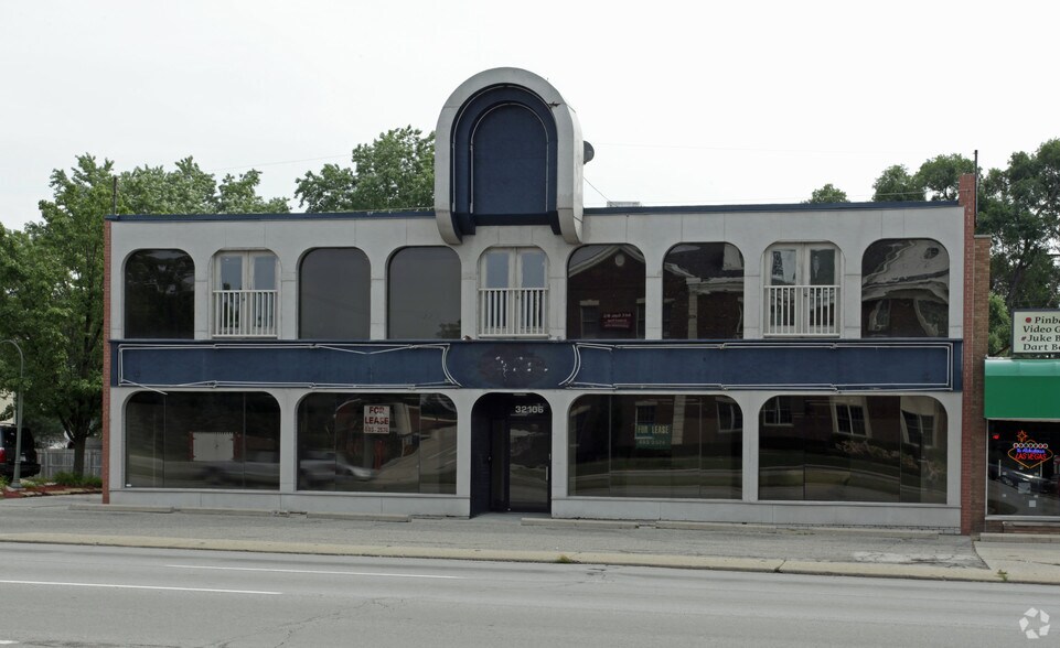 32106 Woodward Ave, Royal Oak, MI à vendre - Photo du bâtiment - Image 2 de 2