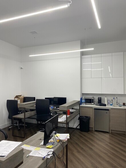 91 E 21st St, Bayonne, NJ à louer - Photo du bâtiment - Image 3 de 7