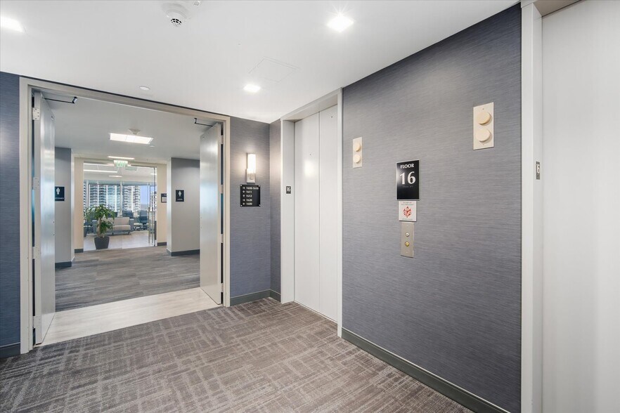 201 E Kennedy Blvd, Tampa, FL à louer - Photo du bâtiment - Image 2 de 30