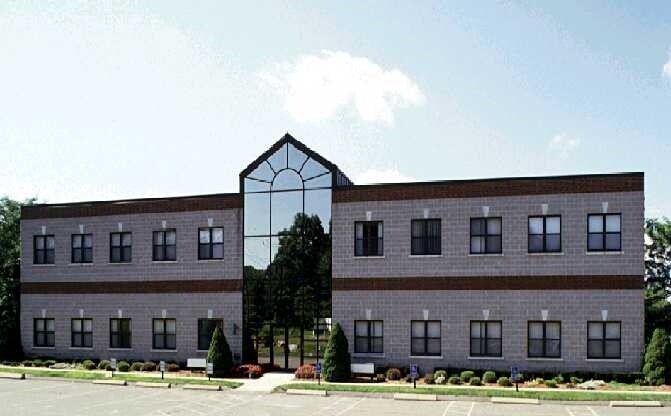 230 Long Hill Cross Rd, Shelton, CT à louer - Photo du bâtiment - Image 2 de 3