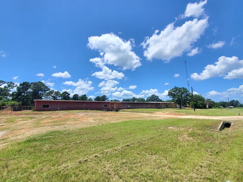 14077 N Highway 75, Willis, TX à vendre - Photo du bâtiment - Image 1 de 17