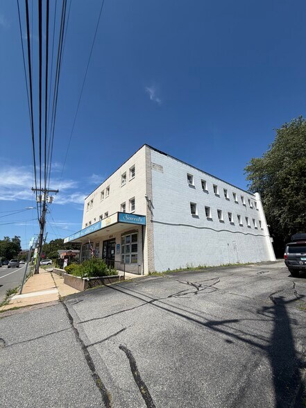 464 Ocean Ave, New London, CT à vendre - Photo du bâtiment - Image 2 de 13