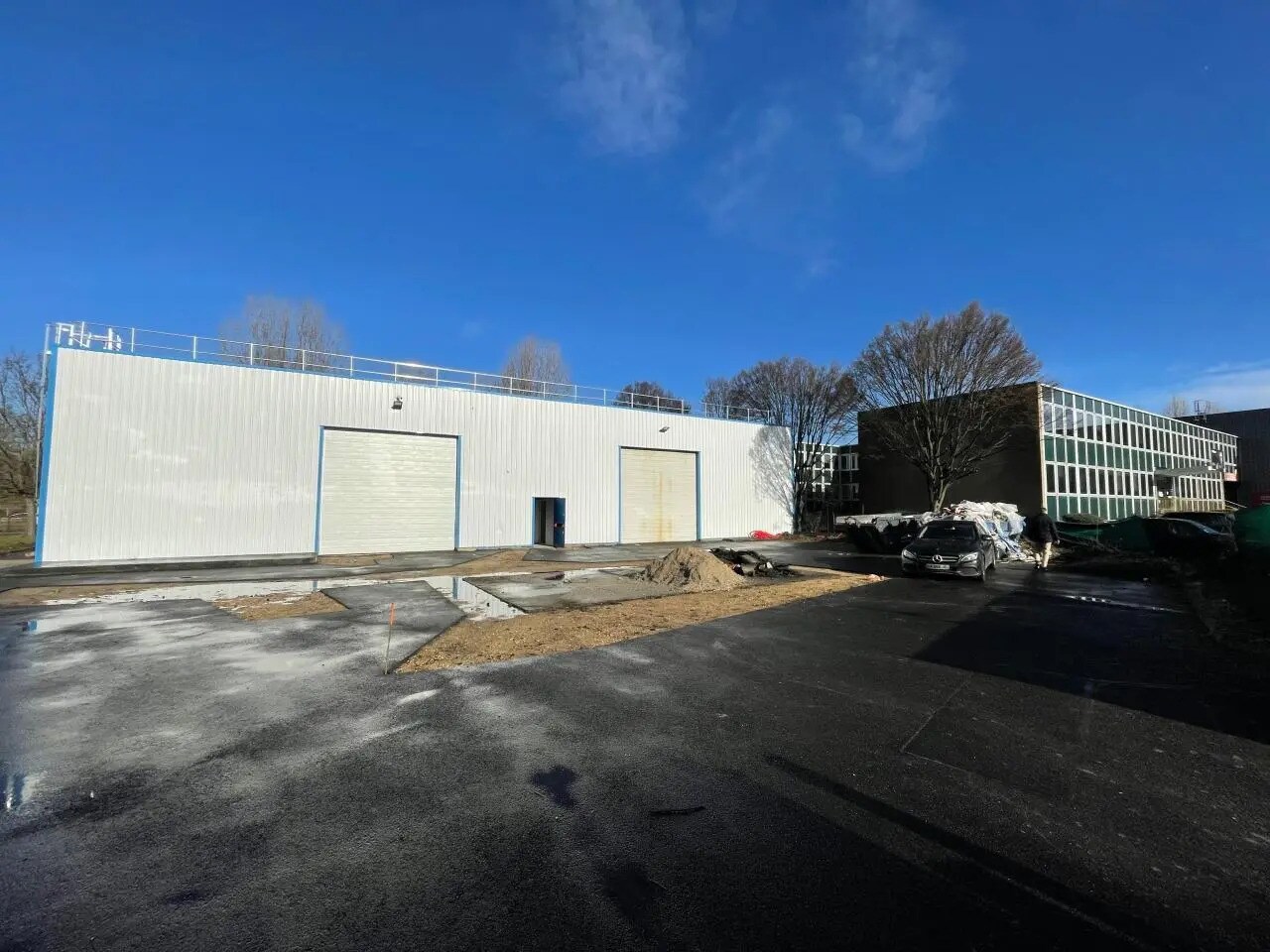 Flex in Colombes for lease Primary Photo- Image 1 of 12