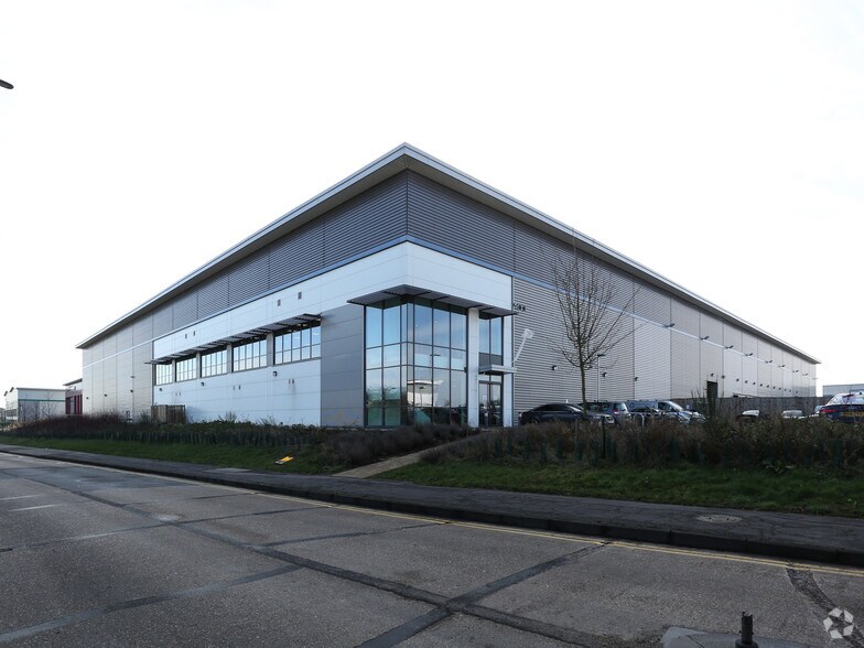 Unit 2 Christopher Martin Rd, Basildon à louer - Photo du bâtiment - Image 2 de 3