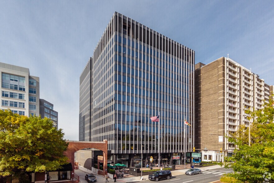 5454 Wisconsin Ave, Chevy Chase, MD à louer - Photo du bâtiment - Image 2 de 9