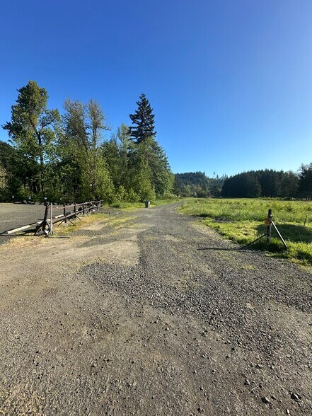 26003 Salmon River Hwy, Willamina, OR à vendre - Photo du bâtiment - Image 3 de 4