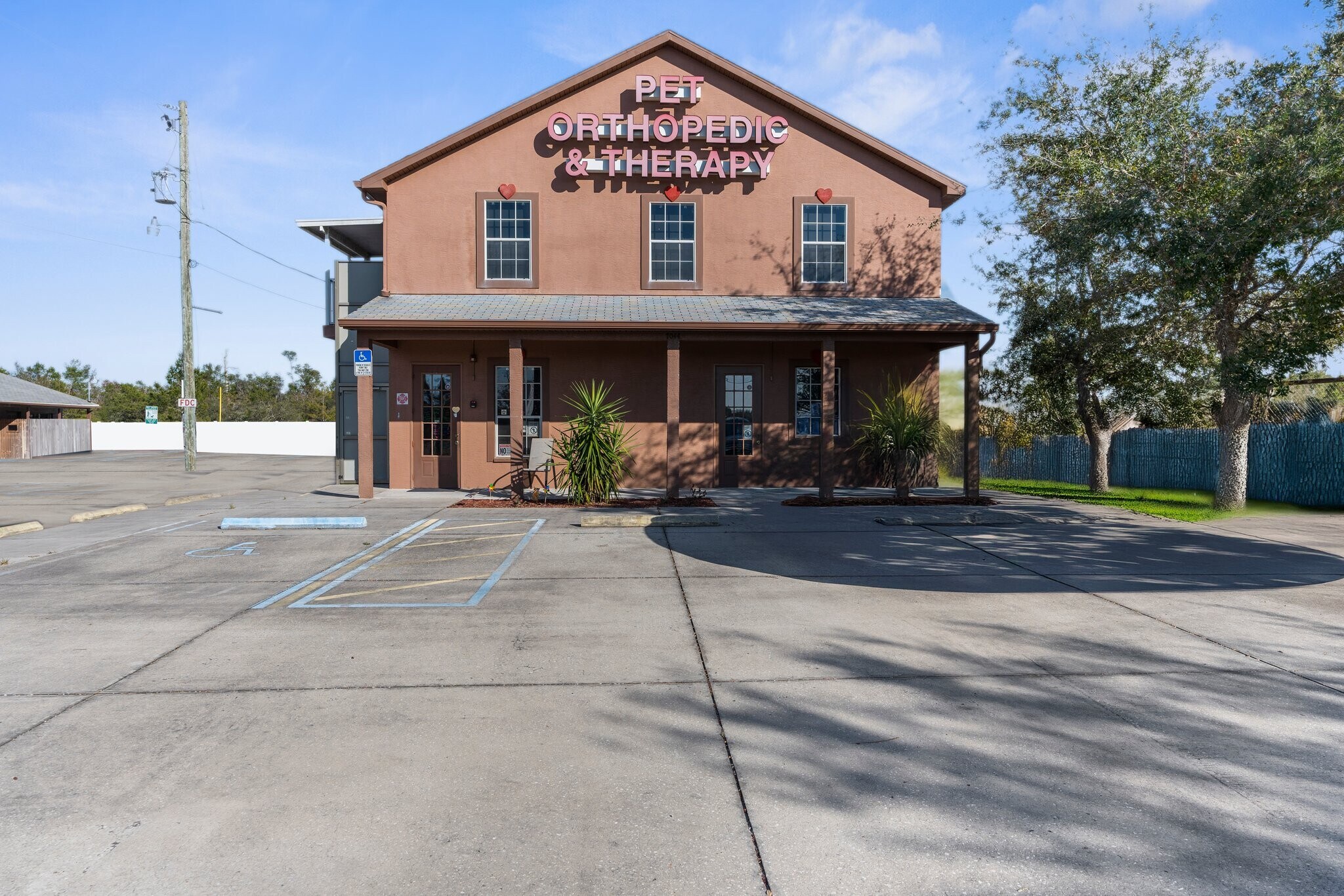 7044 Commercial Way, Weeki Wachee, FL à vendre Photo du bâtiment- Image 1 de 44