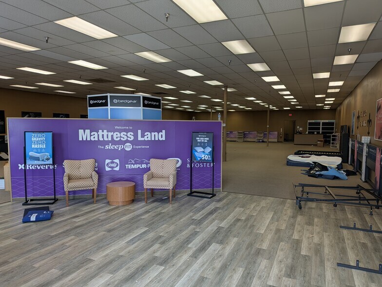 7029-7055 El Camino Real, Atascadero, CA à louer - Photo du bâtiment - Image 3 de 15