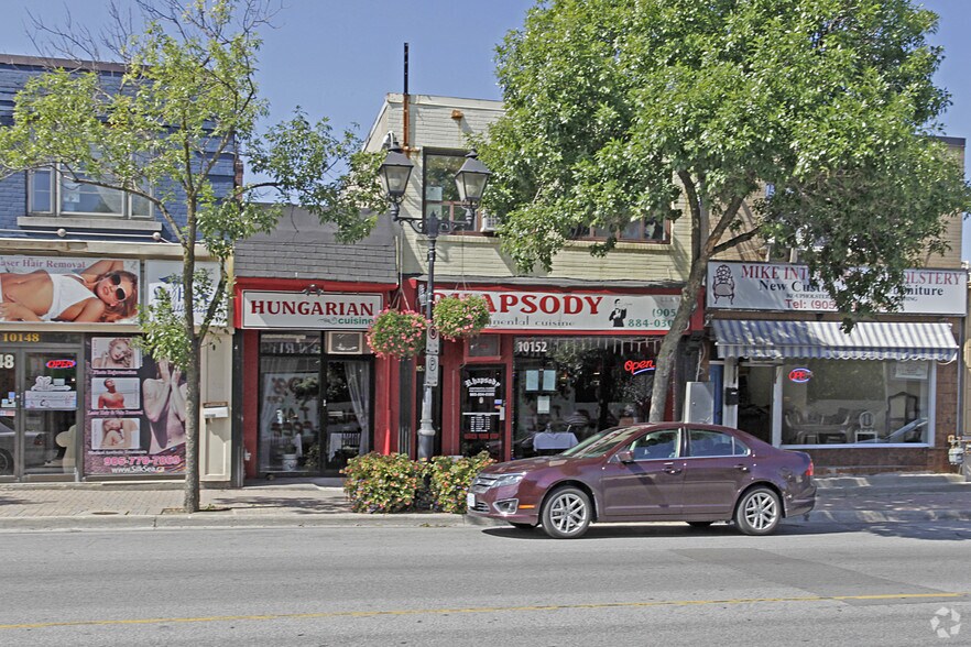 10152 Yonge St, Richmond Hill, ON à vendre - Photo du bâtiment - Image 2 de 4