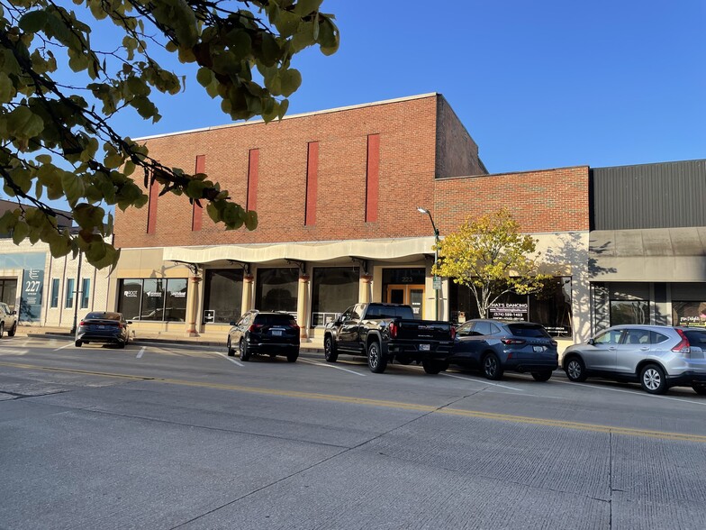 223 S Main St, Elkhart, IN for lease - Building Photo - Image 1 of 8