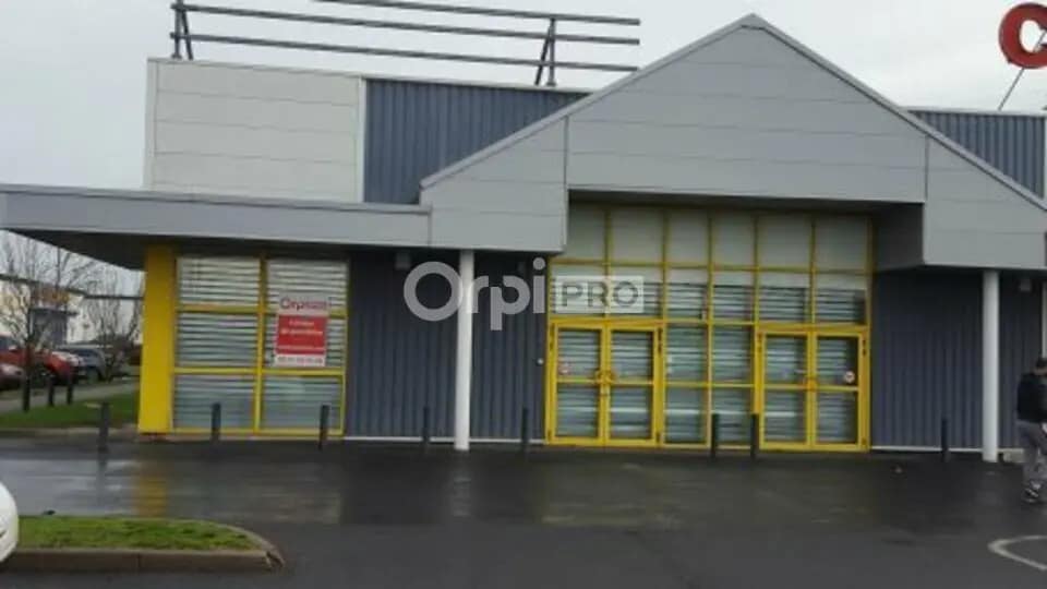 Flex in Reims for lease Building Photo- Image 1 of 8