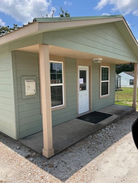 839 Highway 159 W, Bellville, TX à vendre - Photo du bâtiment - Image 2 de 10