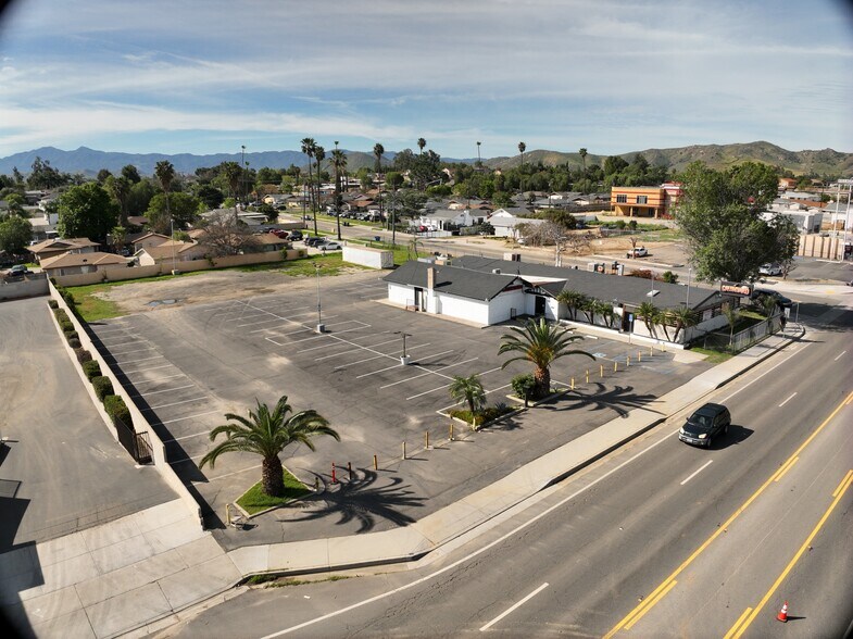 10390 Arlington Ave, Riverside, CA à louer - Communauté Matterport - Image 2 de 23