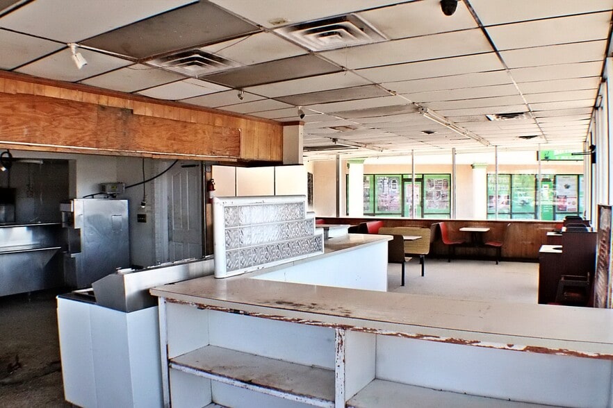 7595 North Loop Dr, El Paso, TX à louer - Photo du bâtiment - Image 3 de 6