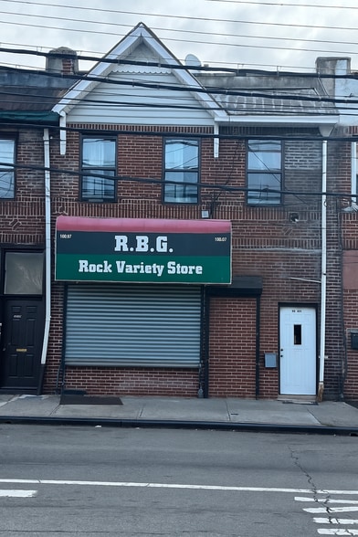 Farmers Blvd Mix Use Package portfolio of 3 properties for sale on LoopNet.ca - Building Photo - Image 2 of 8