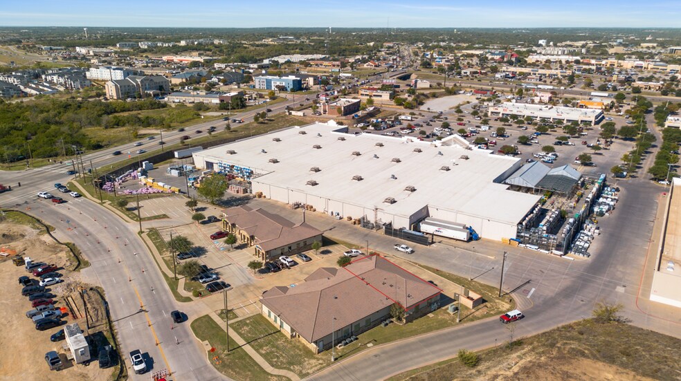 E 181 E BB Fielder Rd Suite 300, Weatherford, TX à louer - Photo du bâtiment - Image 3 de 27