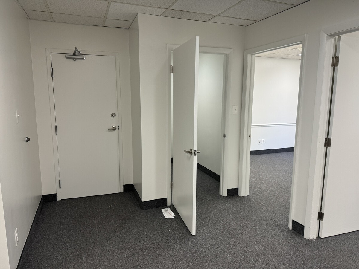 5134-5148 Leesburg Pike, Alexandria, VA 22302 - Unit 5136 - - Interior Photo - Image 1 of 4
