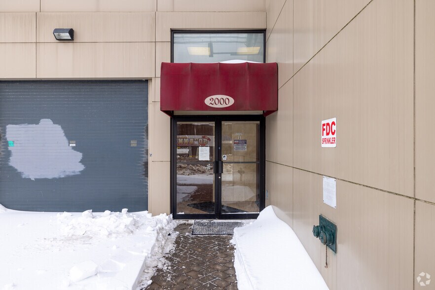2000 Hylan Blvd, Staten Island, NY à louer - Photo du bâtiment - Image 3 de 7