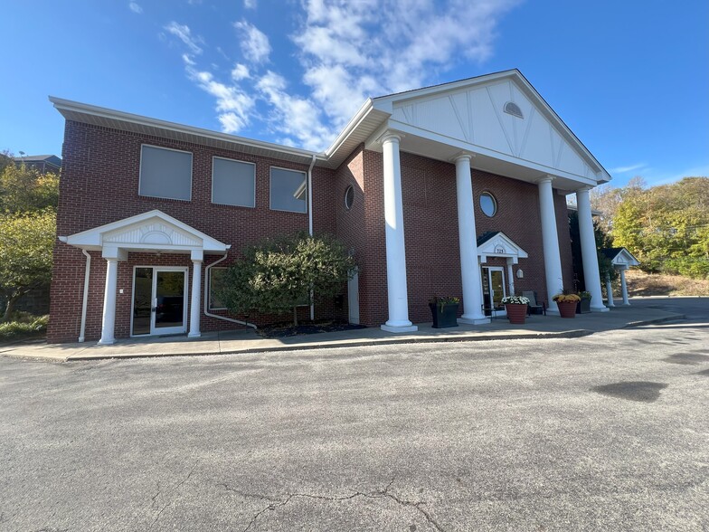 725 Alexandria Pike, Fort Thomas, KY à louer - Photo du bâtiment - Image 3 de 3