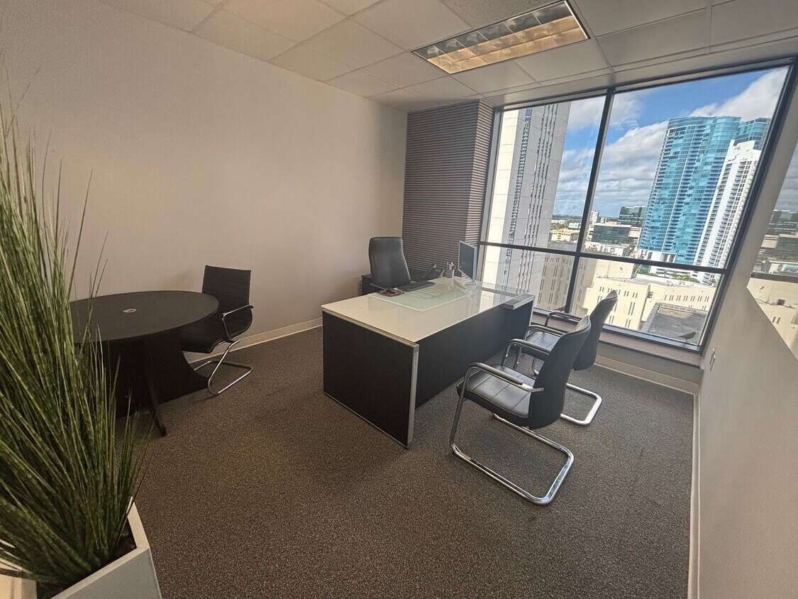 110 SE 6th St, Fort Lauderdale, FL à louer Photo intérieure- Image 1 de 1