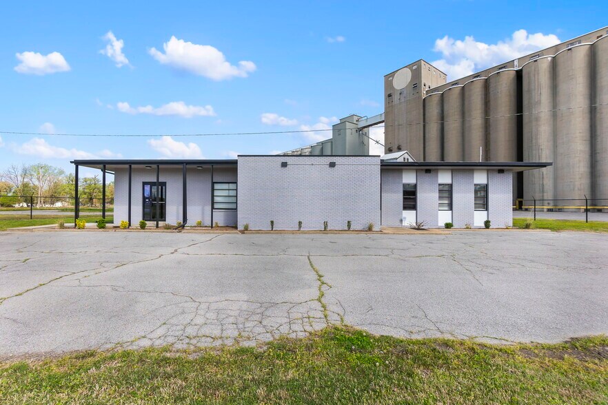 410 W Malone Ave, Sikeston, MO à louer - Photo du bâtiment - Image 1 de 1