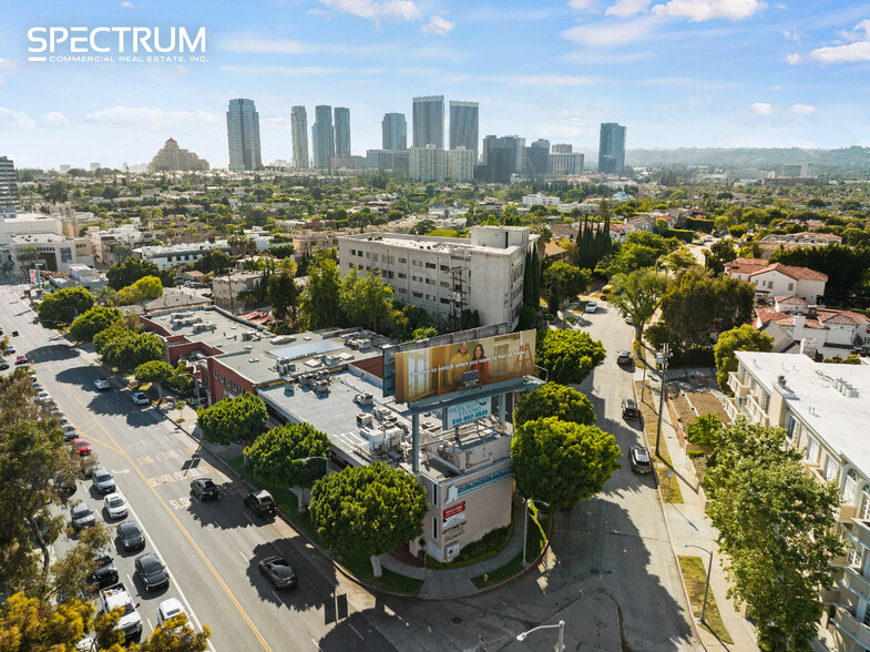 9701 W Pico Blvd, Los Angeles, CA à louer - Photo du bâtiment - Image 1 de 8