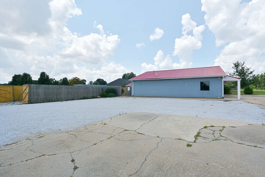 833 Old Highway 45, Saltillo, MS à louer - Photo du bâtiment - Image 2 de 21