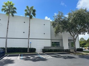 2035 High Ridge Rd, Boynton Beach, FL for lease Interior Photo- Image 1 of 1