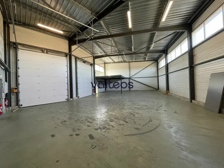 20 Rue Gaspard-Gustave Coriolis, Plaisance-du-Touch for lease - Interior Photo - Image 3 of 8