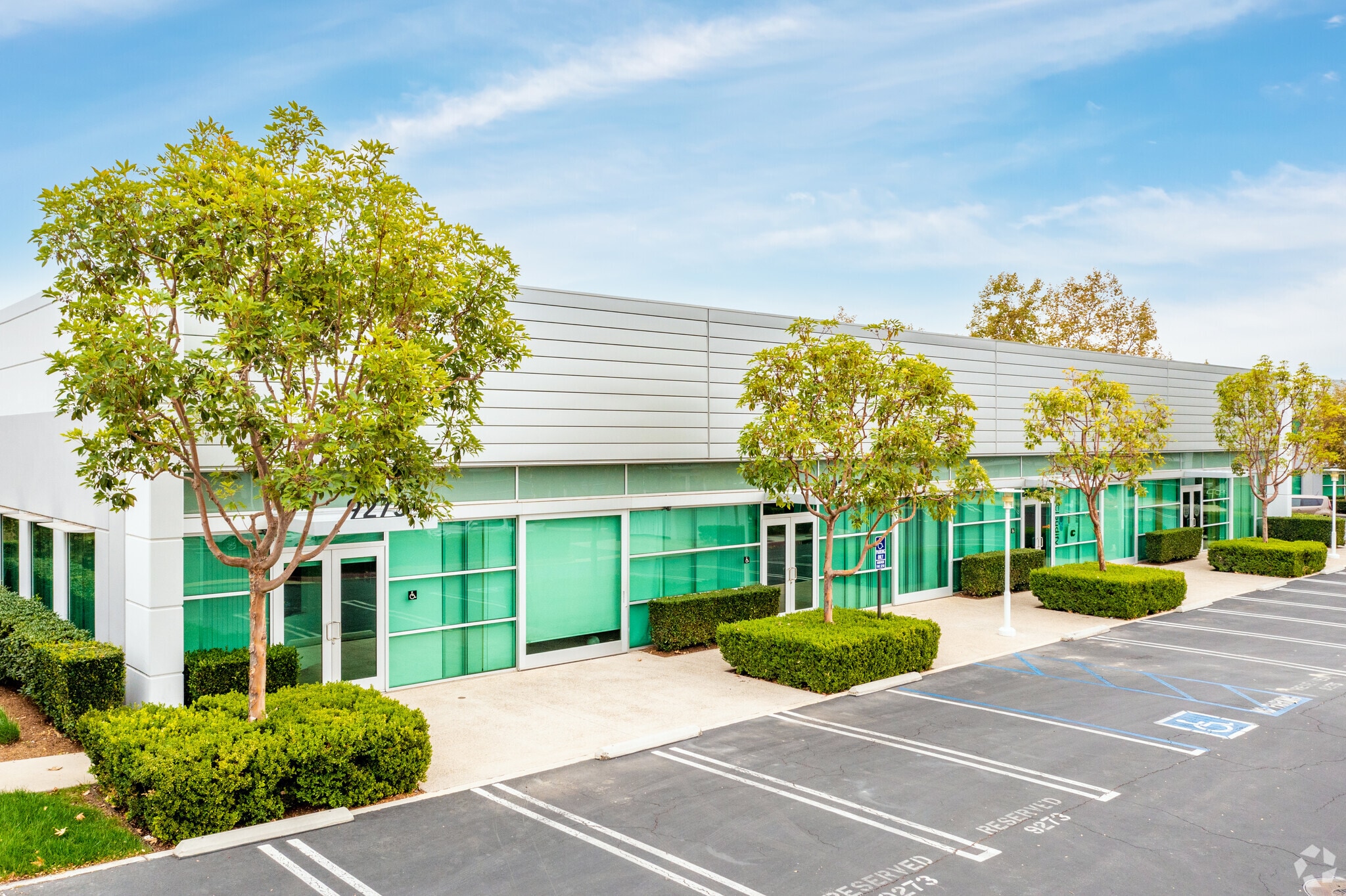 9273-9279 Research Dr, Irvine, CA à louer Photo du bâtiment- Image 1 de 8
