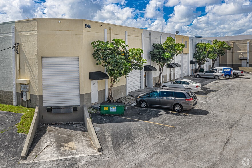 1975-1981 S Park Rd, Hallandale, FL for lease - Primary Photo - Image 1 of 16