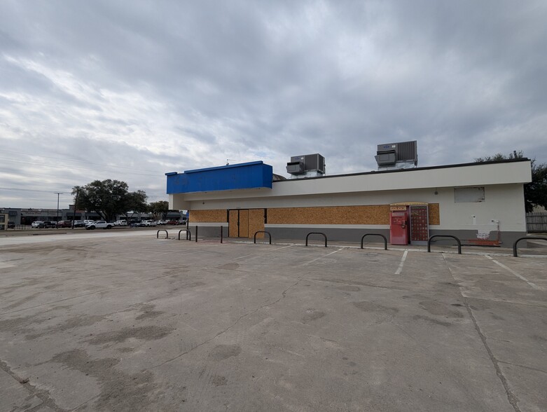 2501 N Ben Jordan St, Victoria, TX for lease - Primary Photo - Image 1 of 3