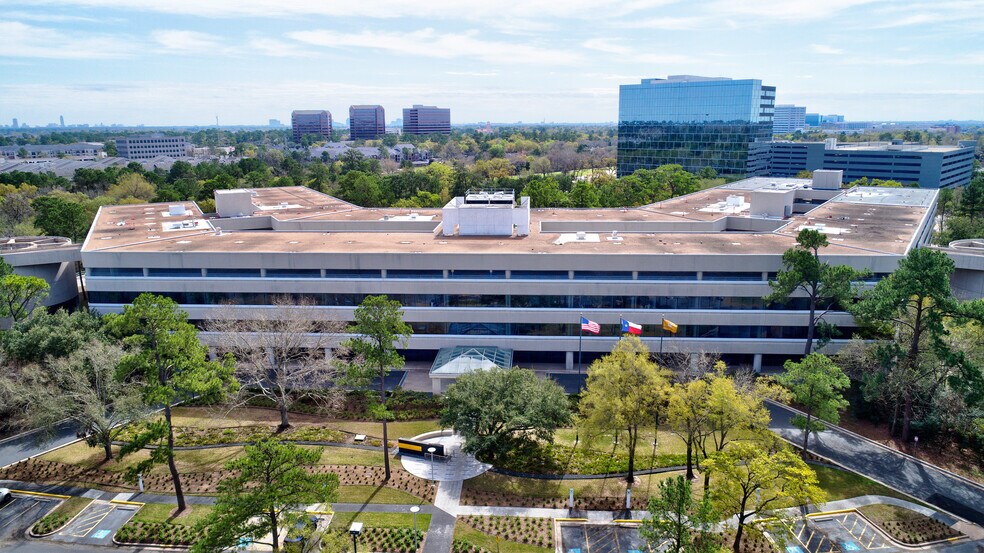 13501 Katy Fwy, Houston, TX à louer - Photo du bâtiment - Image 3 de 20