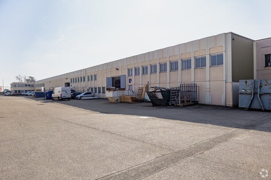 62 Avenue Du Progrès, Chassieu à louer - Photo du bâtiment - Image 2 de 2