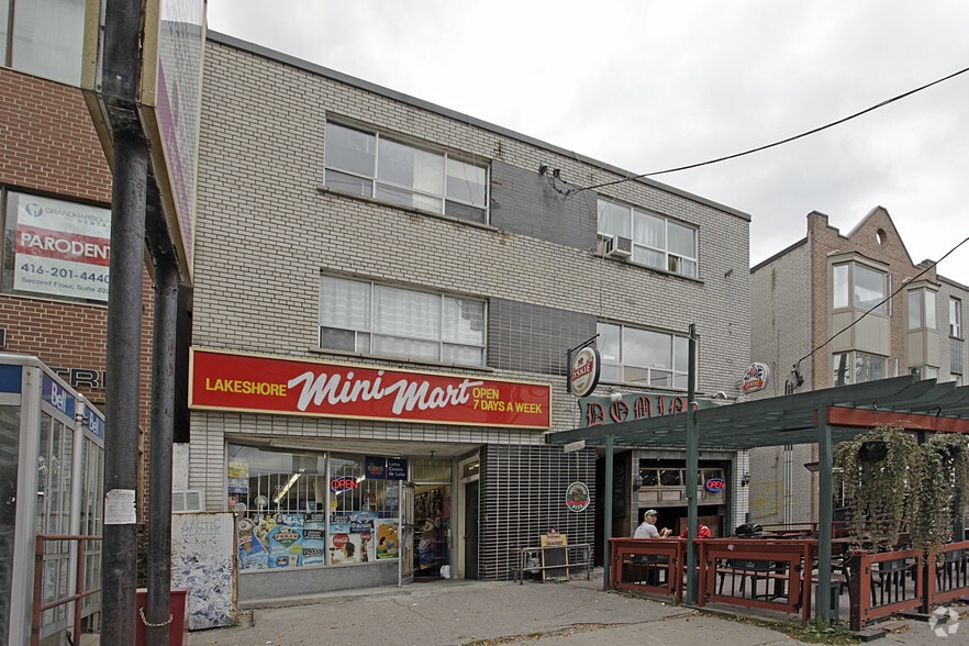 2314-2316 Lake Shore Blvd W, Toronto, ON à vendre - Photo du bâtiment - Image 3 de 4