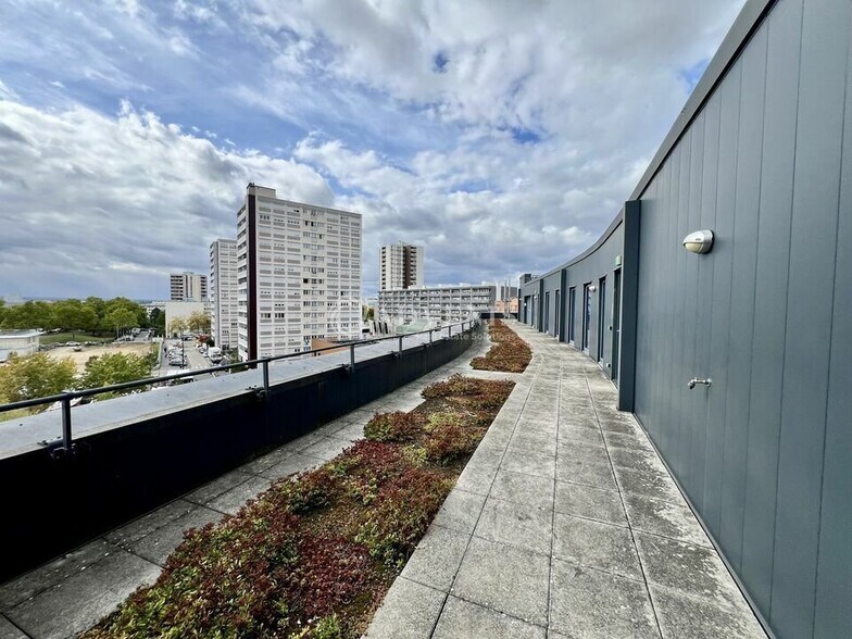 Bureau dans Argenteuil à louer - Photo du bâtiment - Image 2 de 12