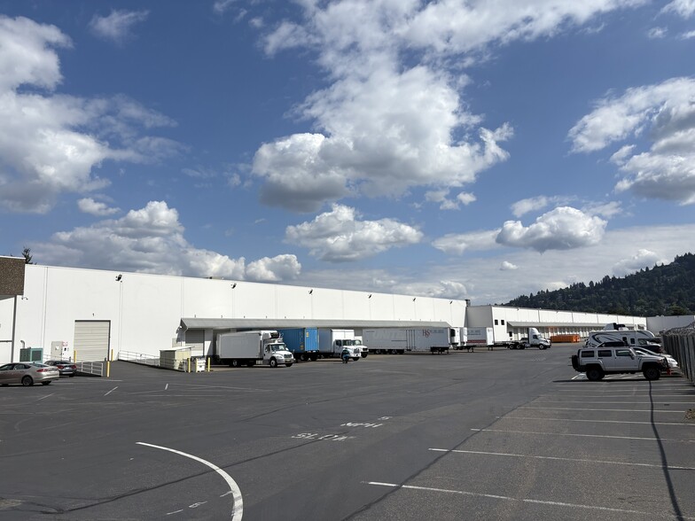 3601 NW Yeon Ave, Portland, OR for lease - Building Photo - Image 2 of 4
