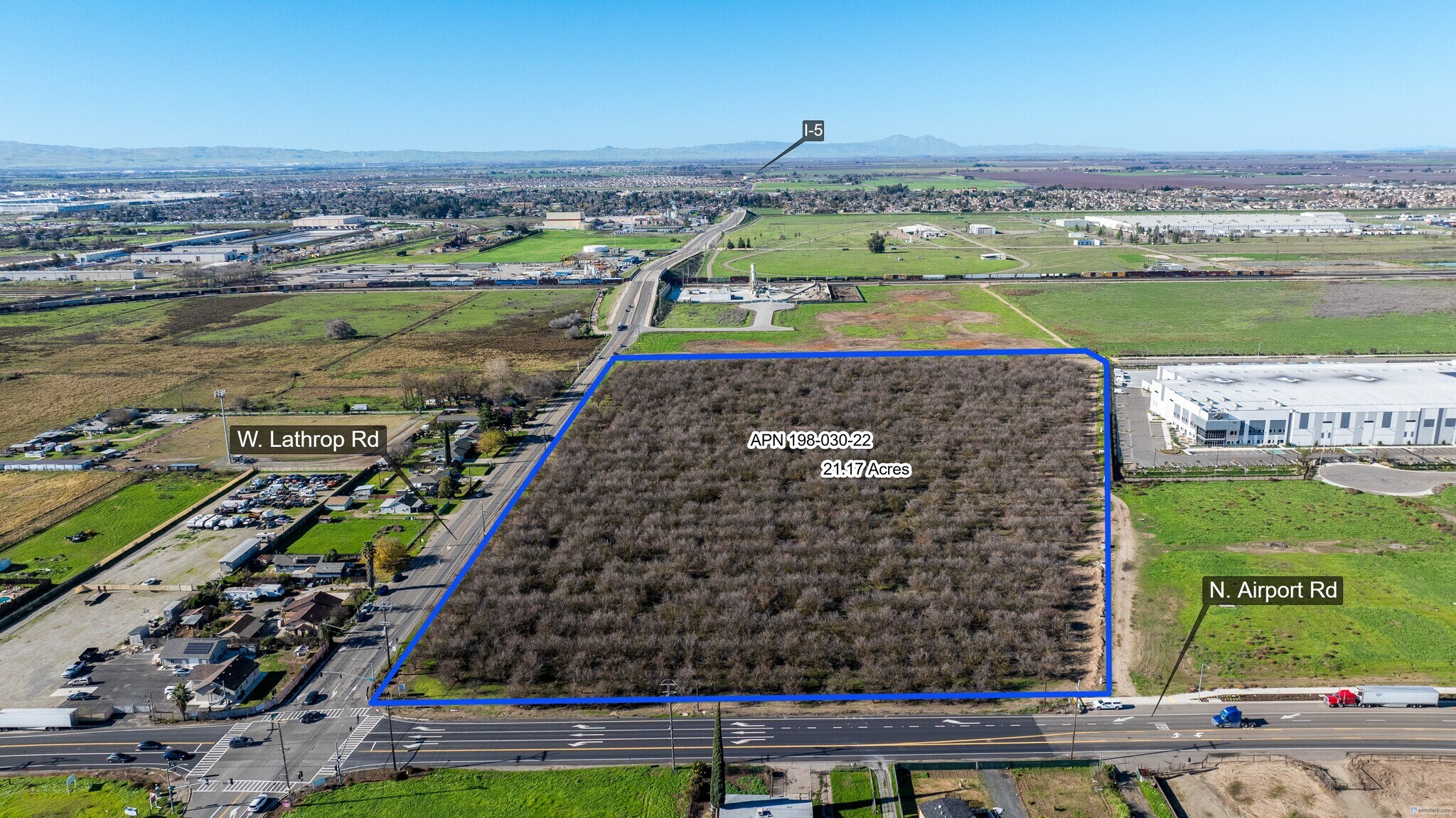 2105 Airport Way, Manteca, CA à vendre Photo principale- Image 1 de 16