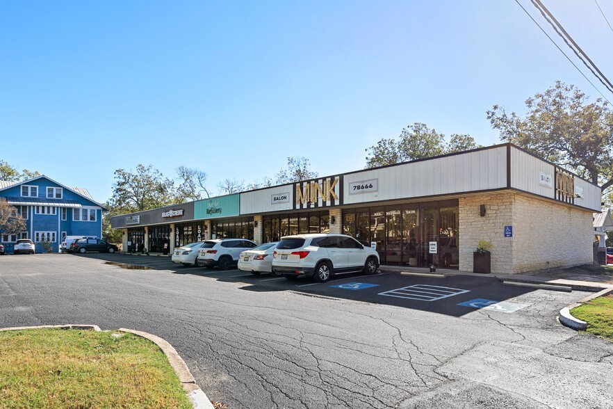 331 W Hopkins St, San Marcos, TX for sale - Building Photo - Image 1 of 3