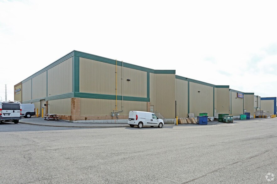 3020 Hawthorne Rd, Ottawa, ON à louer - Photo du bâtiment - Image 3 de 6