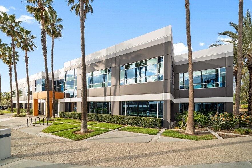 25391 Commercentre Dr, Lake Forest, CA for sale - Building Photo - Image 1 of 15