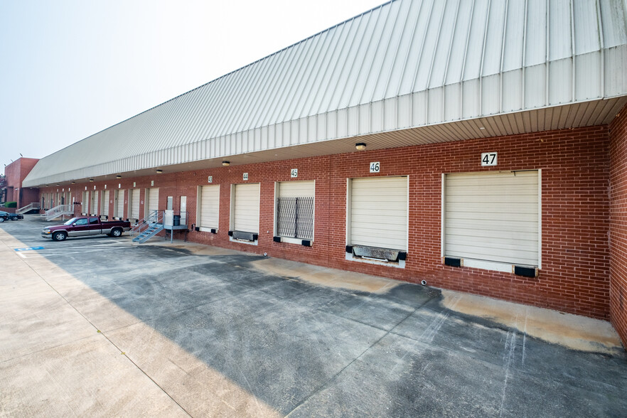 700 Distribution Dr SW, Atlanta, GA for lease - Building Photo - Image 1 of 4