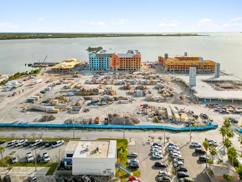 5440 W Tyson Ave, Tampa, FL à louer - Photo du bâtiment - Image 2 de 7