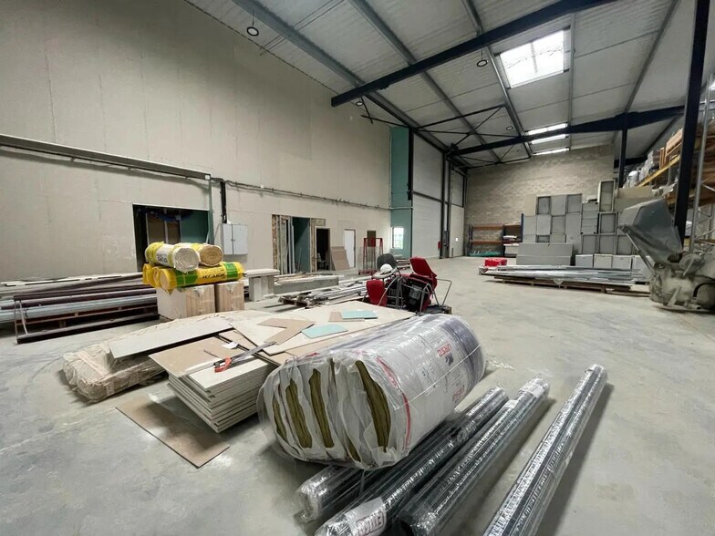 Bureau dans Tigery à louer - Photo du bâtiment - Image 3 de 18