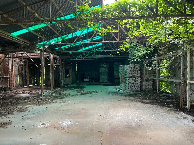 7715 Delwau Ln, Austin, TX à louer - Photo du bâtiment - Image 2 de 18