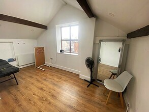 7 Lower Cockcroft, Blackburn for lease Interior Photo- Image 1 of 4